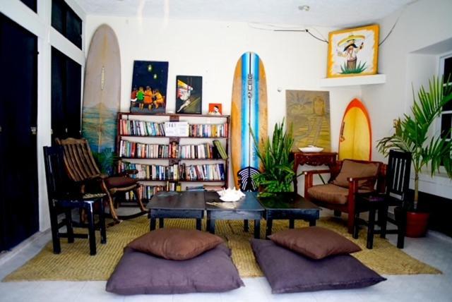 Weary Traveler Hostel ตูลุม ภายนอก รูปภาพ