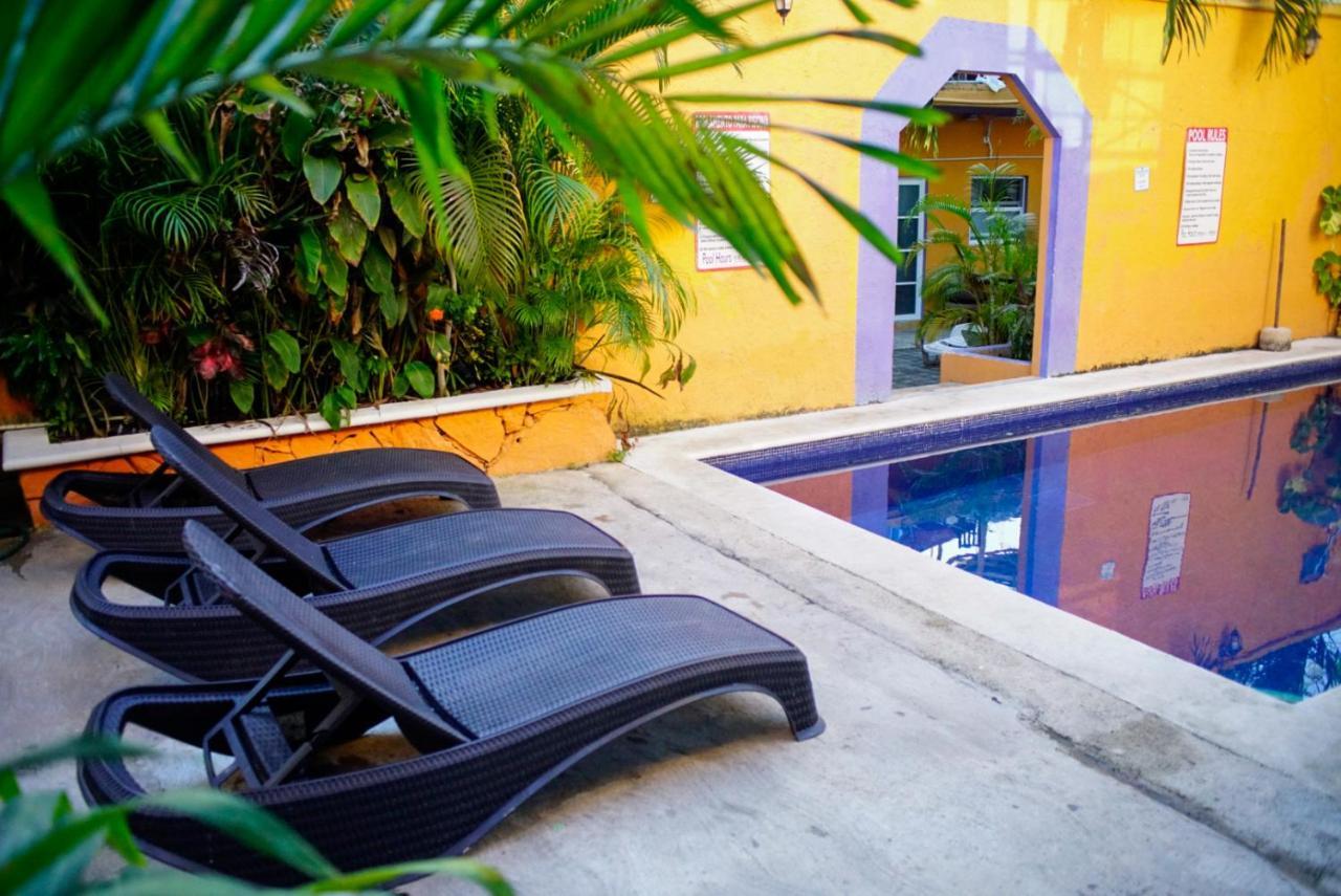 Weary Traveler Hostel ตูลุม ภายนอก รูปภาพ