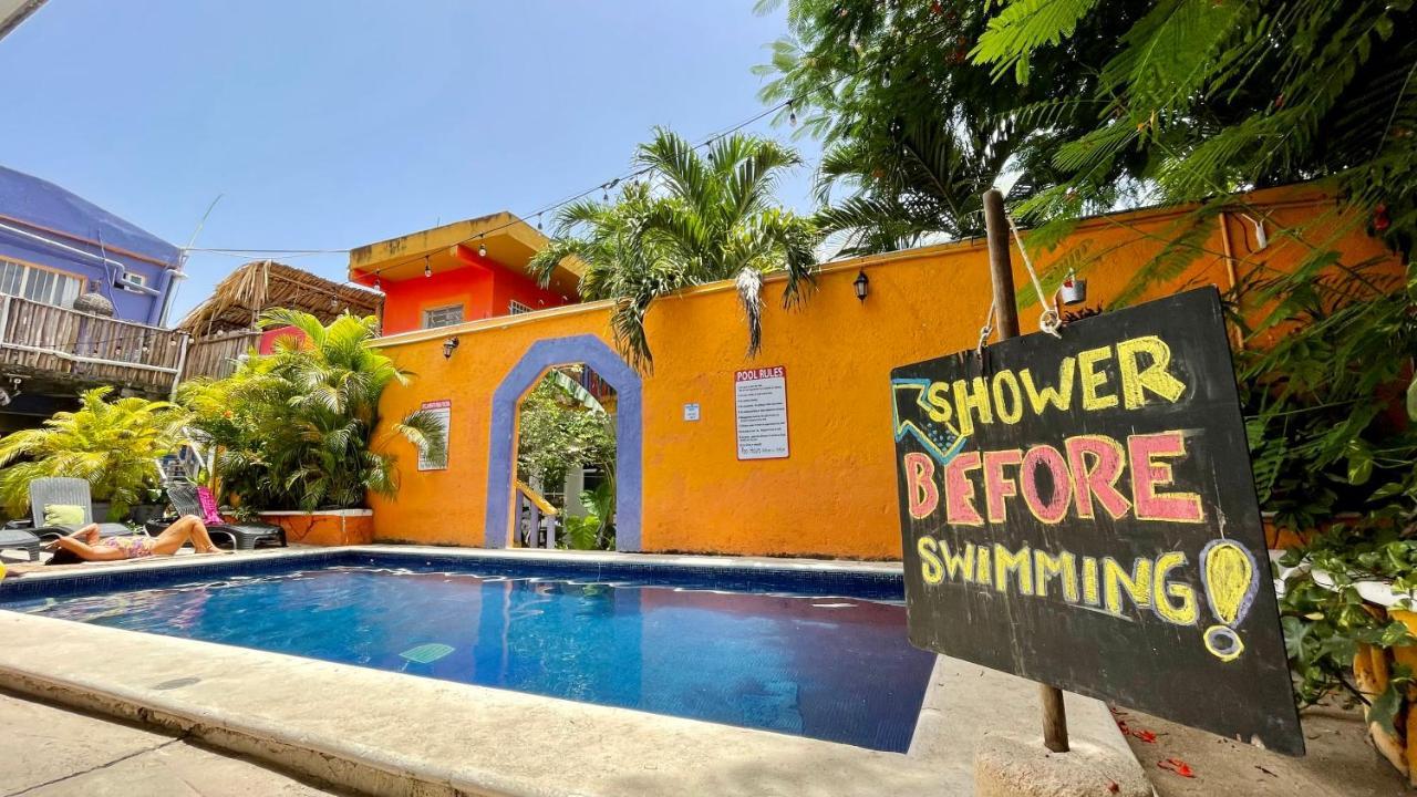 Weary Traveler Hostel ตูลุม ภายนอก รูปภาพ