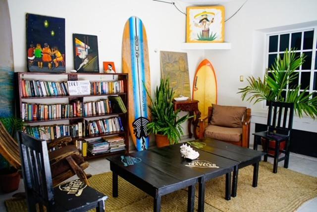 Weary Traveler Hostel ตูลุม ภายนอก รูปภาพ