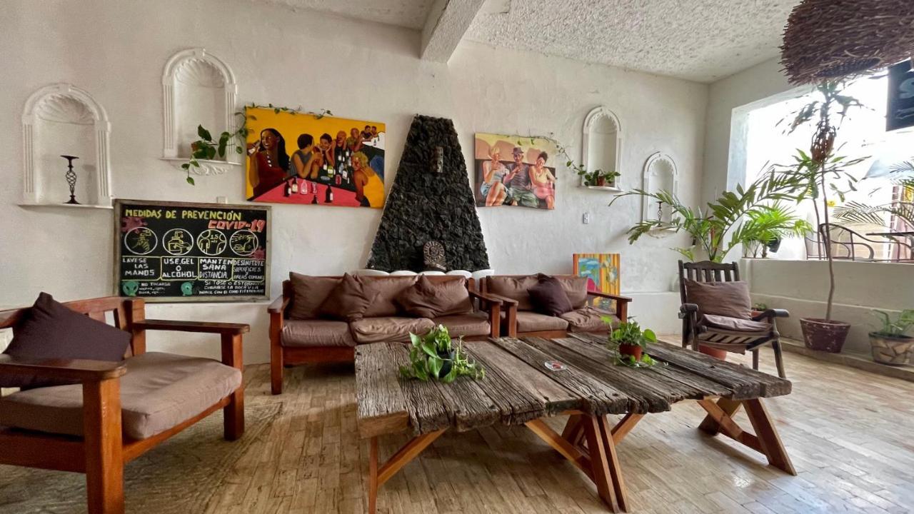 Weary Traveler Hostel ตูลุม ภายนอก รูปภาพ