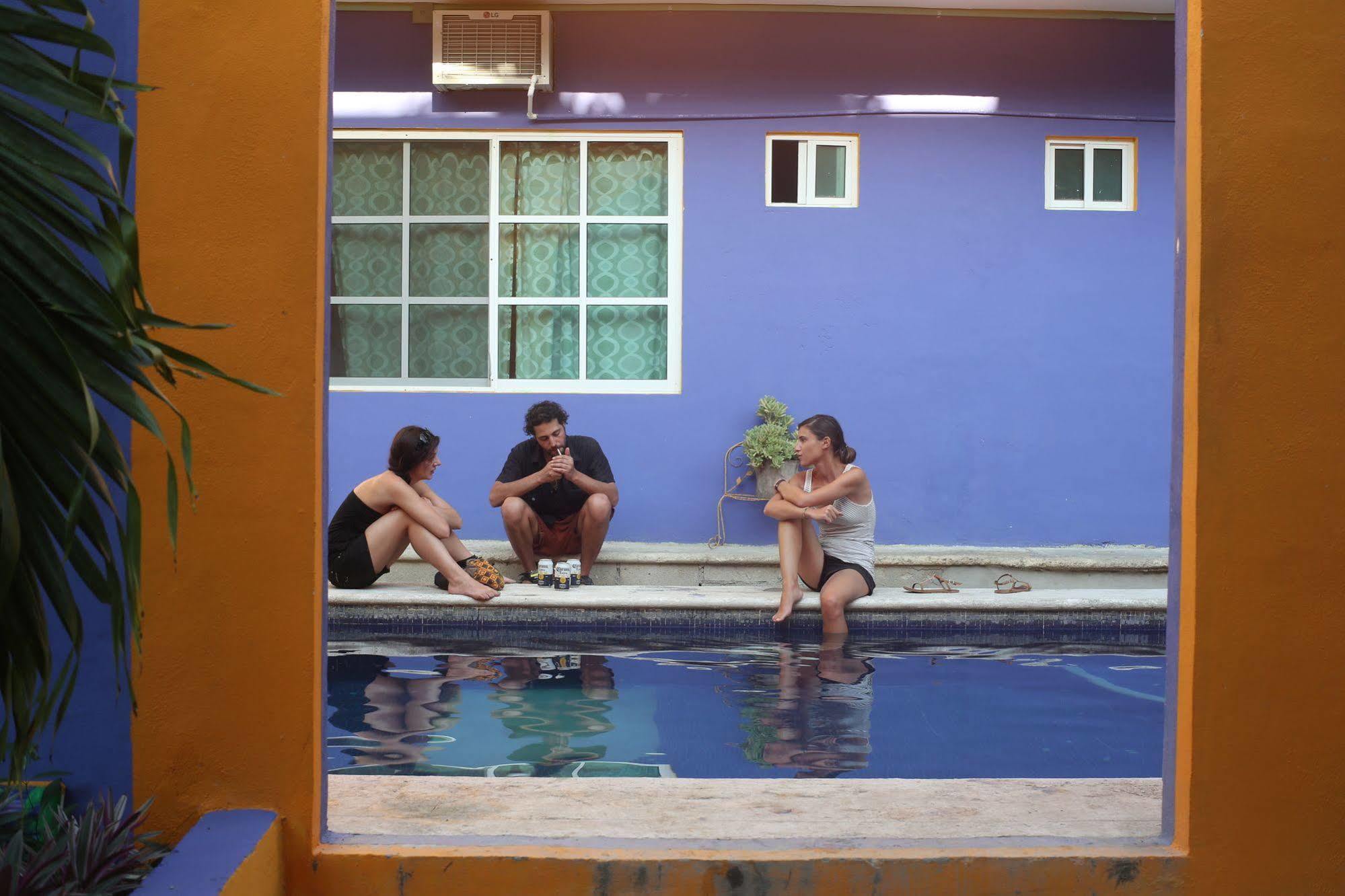 Weary Traveler Hostel ตูลุม ภายนอก รูปภาพ